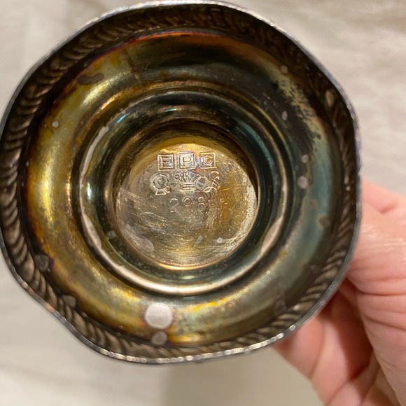 Vintage silver plate Sheffield mini vase/ urn - shabby chic / retro / MCM - Picture 6 of 7